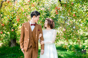 富山のリンゴ園でロケーションフォトウェディングを行った秋の前撮り写真
