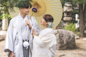 富山の馬場家で春の和装ロケーションフォトウェディングを行う新郎新婦の前撮り写真
