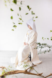 富山のフォトスタジオで白無垢に綿帽子を着用してフォトウェディングを行う和装新婦のソロ前撮り写真