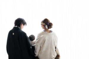富山のフォトスタジオで白無垢フォトウェディングを行う和装新郎新婦の前撮り写真
