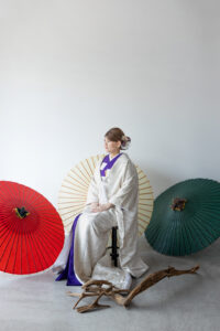 富山のフォトスタジオで白無垢フォトウェディングを行う和装新郎新婦の前撮り写真