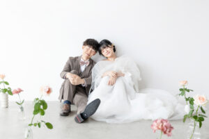 富山のフォトスタジオで生花を使用した洋装フォトウェディング