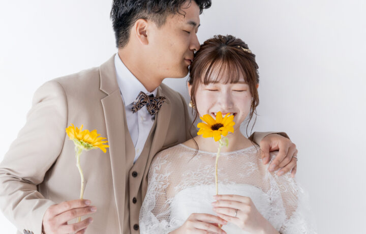 富山で叶える夏のフォトウェディング｜スタジオ＆ひまわりを活かした撮影アイデア