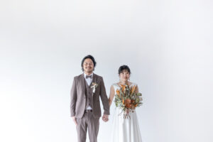 富山のフォトスタジオでフォトウェディングを行ったシンプルテイストな新郎新婦の前撮り写真