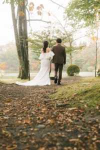 富山のコアラが軽井沢のタリアセンで紅葉と一緒に撮影した洋装ロケーションフォトウェィング