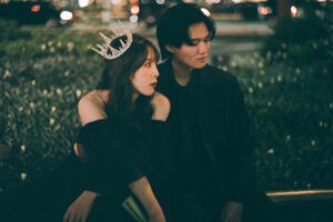 富山の中心街で撮影する新郎新婦の富山ナイトフォトウェディング
