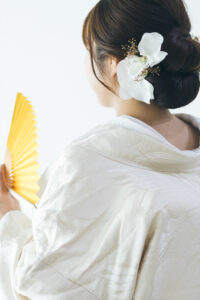 富山のフォトスタジオで撮影した和装姿の新婦のヘアスタイルにフォーカスしたフォトウェディング