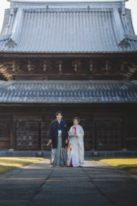 富山の瑞龍寺で和装ロケーション撮影をしている富山フォトウェディング