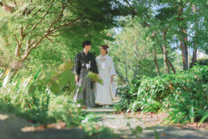 富山のコアラで和装フォトウェディングを行なっている新郎新婦の様子