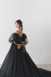 富山のコアラでブラックドレスを着た花嫁のフォトウェディング