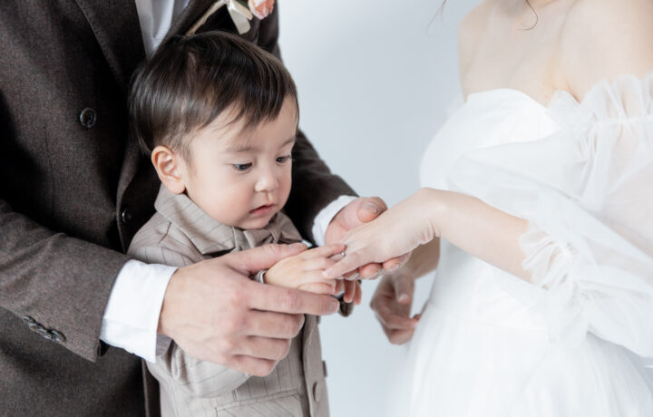 富山でフォトウェディングの際の子どもと一緒に撮影するコツとおすすめポーズ