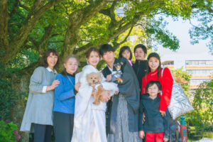 富山のコアラで和装ロケーション撮影を行なった新郎新婦と家族のフォトウェディング