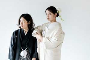 富山のコアラのスタジオで新郎新婦がフォトウェディングを行なっている様子
