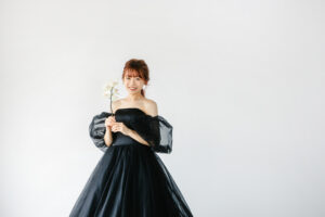 富山のコアラでブラックドレスを着た花嫁のフォトウェディング