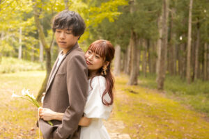 富山のコアラで洋装ロケーションフォトウェディングを行なった新郎新婦のフォトウェディング